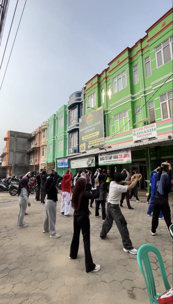 Jumat sehat bersama Kosasih Medika, warga Tirtasaya, Sukabumi, Bandar Lampung antusias ikut serta senam bersama dan cek kesehatan gratis dicabang Tirtayasa.
