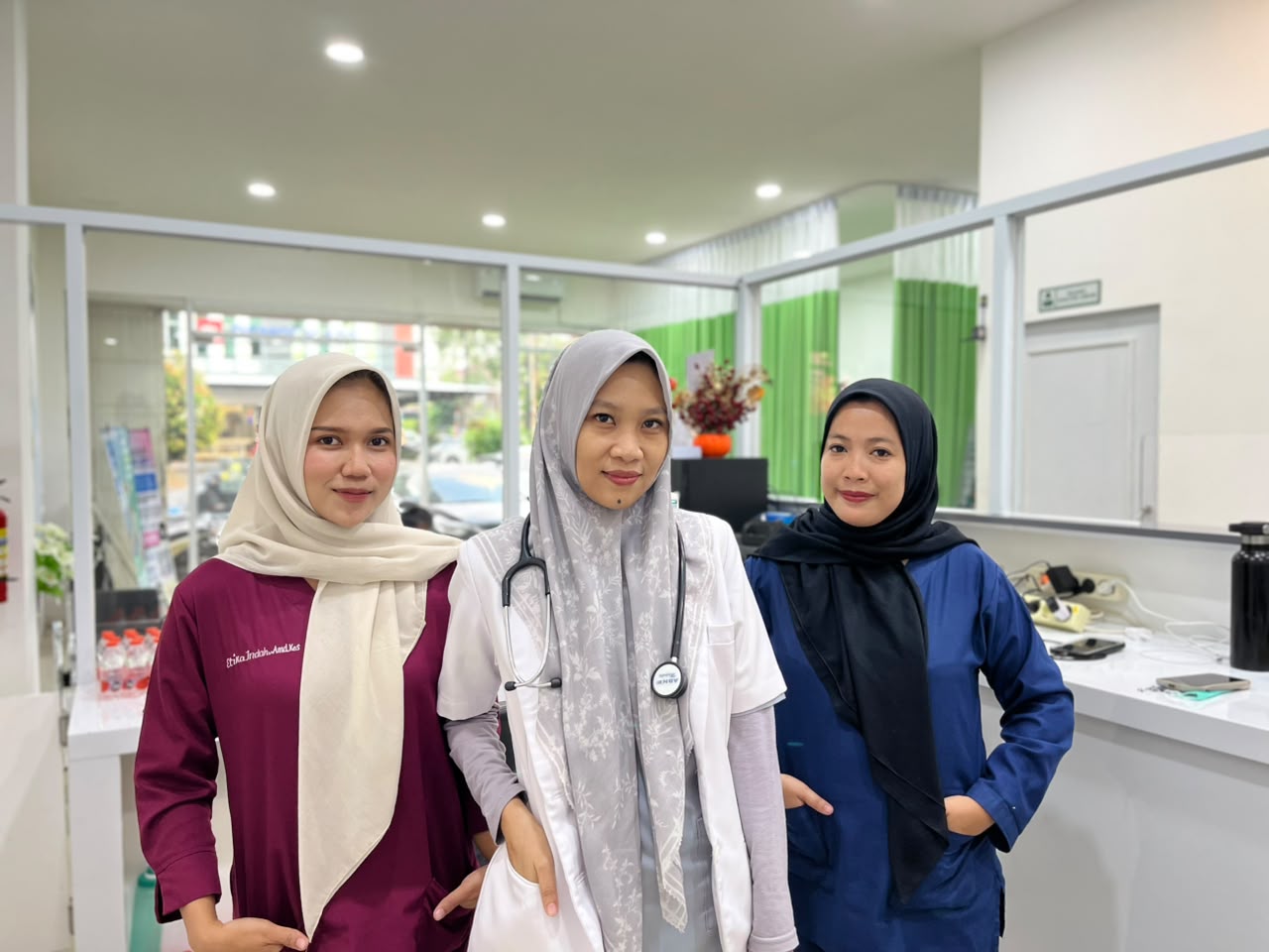 Tenaga medis profesional Kosasih Medika